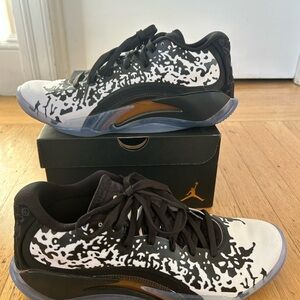 Men's Jordan Brand Black Zion 3 Basketball Shoes, size 11